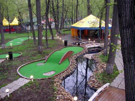 Площадка для мини-гольфа